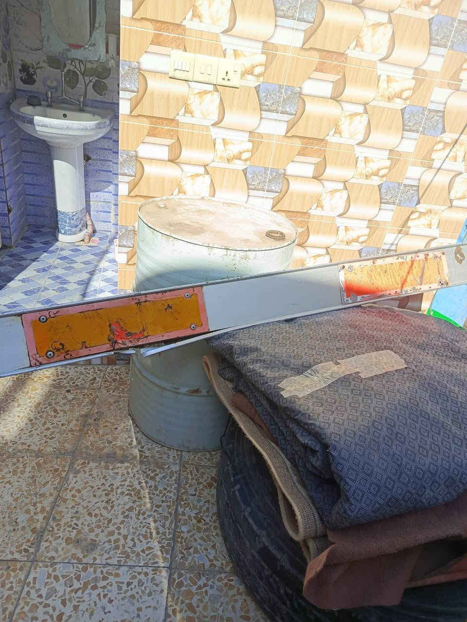 السلام عليكم دعاميه نظيفه  بيها ضرر شويه  قمجي كير اصلي نظيف  ماطور جامه مال طيره يم السايق للبيع***********
