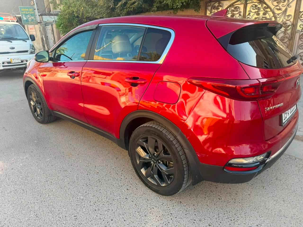 كيا سبورتج LX أمريكي 2022
مكفولة حادث فقط الي بالصورة 
جديدة جدا ماشية 48 
بصمة وكشن كهرباء وفول تحكم نزول منحدرات وفور ويل ووضعيات قيادة وشاشة كبيرة وكامرة دوارة 
رادار امامي 
رادار جانبي 
تثبيت مسار 
وباقي المواصفات معروفه 
سعره 180ورقة وبيها مجال
مكانه بالدورة 
رقمه دولي الجديد 15 

***********
