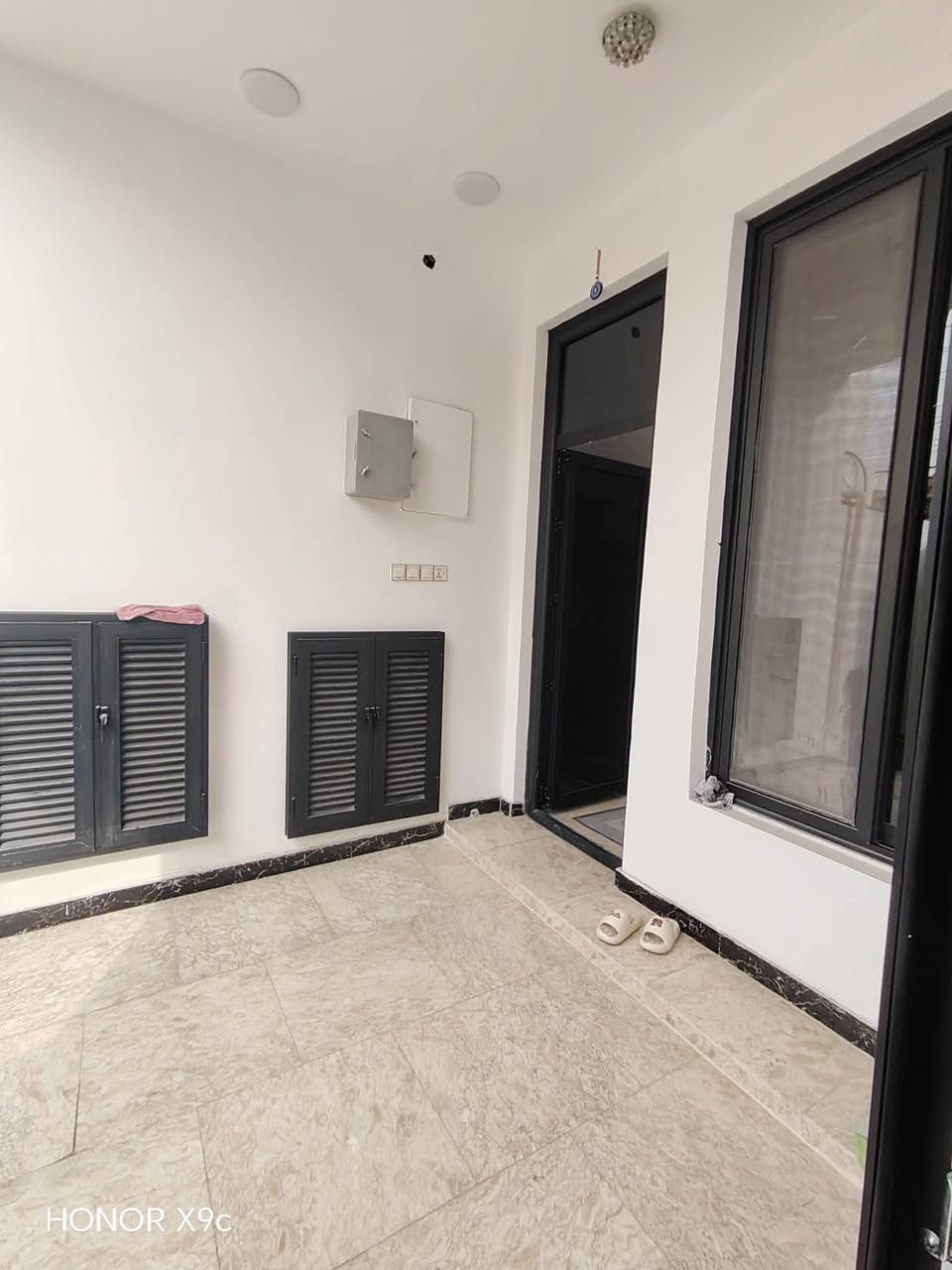 بيت حديث بناء 2025
المساحة 140 متر 

للبيع طابو صرف حي ميسان 

قطاع 15 شارع 12 موقع جيد جداً 

بناء حديث فول مواصفات 

طابقين صب كونكريت وطابوك نهروان 

الطابق الاول غرفه وصاله ومطبخ وستقبال 

وصحيات داخليه وخارجيه ومكشوفات 

الطابق الثاني 3 غرف وصاله وصحيات 

السعر 300 مليون مع مجال 

البيت موقعه فوق الجيد وقبل شهر كمل بنائه

للاستفسار مكتب الخالدي للعقار

موقع المكتب حي ميسان شارع كيات قبل تقاطع شارع بوريات 

او الاتصال على الرقم التالي

***********

***********

سوق عقارات حي ميسان باداره ابو علي الخالدي
