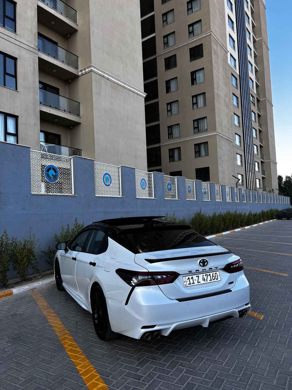 من رخصه الادمن المحترم
للبيع فقط بدون مراوس

كامري موديل 2023 وارد امريكي 4 سلندر 2500

لون ابيض صدفي تو كلر قماره اسود بلاد

فول مواصفات  xse رقم بغداد الدولي باسمي

بصمه . تشغيل عن بعد . بانوراما . كشنات جلد + كهرباء

تدفئه وتبريد بالكشنات . داتا شو . شحن لاسلكي . رادار امامي وخلفي وجانبي . كامرات اماميه وخلفيه وجانبيه . فول تحكم ستيرن . ٣ وضعيات قياده . لايت زنون . لايتات امامي LED . بك لايت LED .حساسات اماميه . حساسات خلفيه . وبعد بيها هواي مواصفات

حادثها جاملغ وبنيد مبدلات ومصبوغات وبيها تعديل براس الشاصي اليمنه بدون فتح مكينه ولا كير

ايرباك فقط ستيرن السياره ماشيه 46 ميل رقم الشاصي بالمنشور 

صور حادث راسلني وات ساب وتدلل 
***********

سعرها 225وبيها مجال للشراي 

مكان السياره بغداد السيديه
