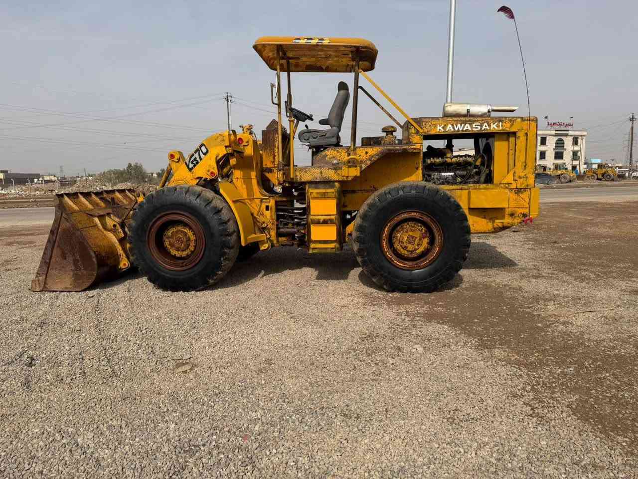 سلام عليكم البيع شفل مديل81
محرك بي جديد 
كير تركم كفاله جاهز العمل 
رقم واسط اصفر 

العنوان بغداد   ***********
