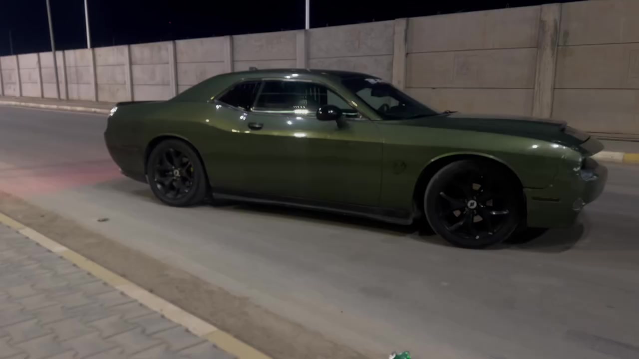 سلام عليكم ورحمة وبركاته سياره نوع جالنجر موديل 2014 اصل سياره صبغ عام تغير لون سنويه اخضر غير محدد مكينه 3600 كير مكينه بشرط سياره برمجه كلش حلوه نواقص لي بيهه ترتيب عربانه لخلفيه شوي ترتيبات بيهه فقط تحويل ثاني يوم غرامات عليه شيطلع عليه مكاني واسط كوت مركز مدينه سعر 110 بيهه مجال للستفسار اتصال ***********  رجاء لمو شراي لا يتعبنه لشراي يشلع عيوني واسف على الطاله
