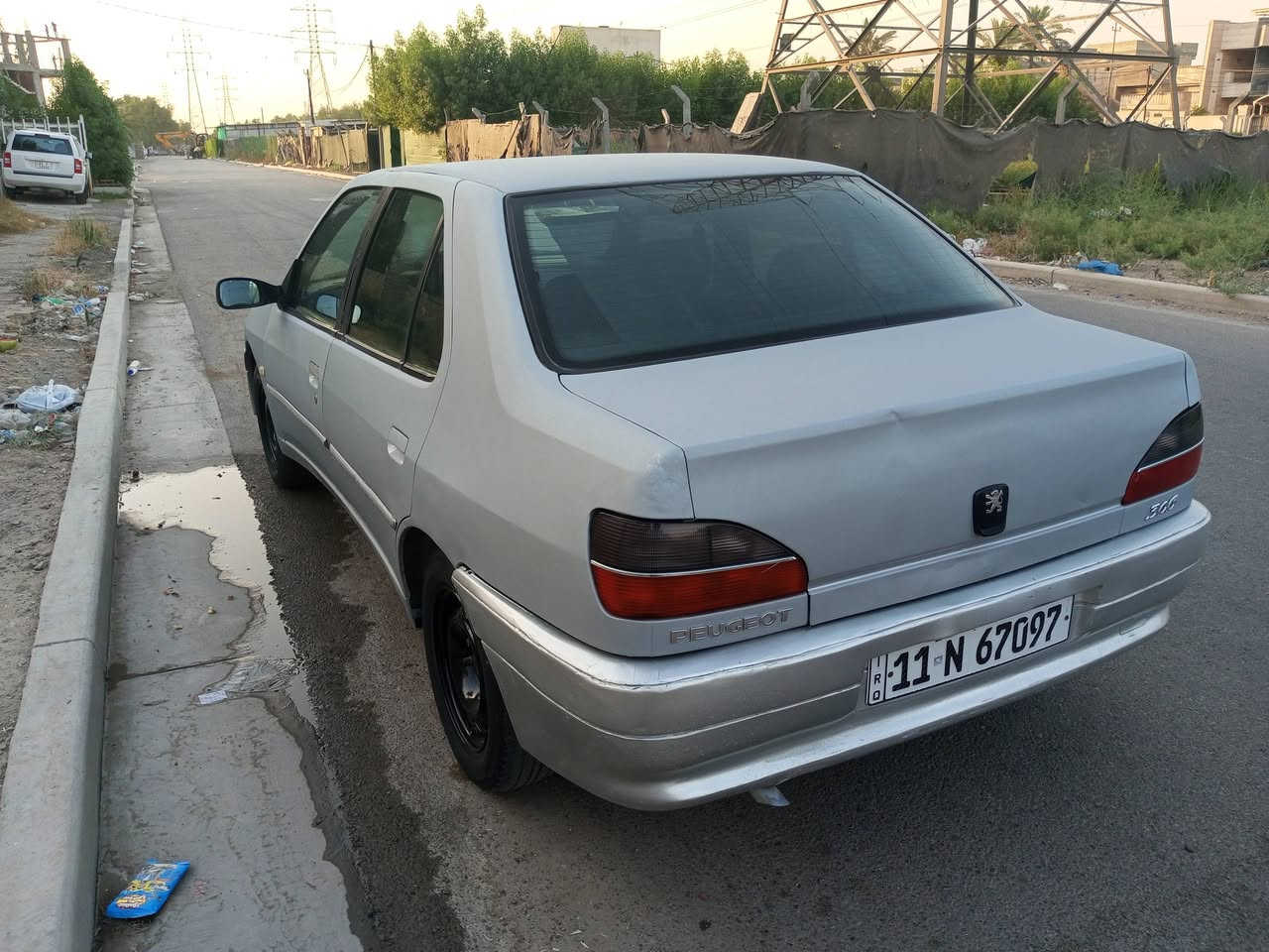 سلام عليكم 
بيجو 306 للبيع موديل 2001  للبيع 
السيارة جاهزة مكينه شادلها جديده تبريدها ثلج تخم تاير باتري جديد حداديه أماميه وخلفيه جديده كهربائياتها كلها شغالة السياره حلوه ونظيفه مال جناي رقم جديد وبسمي مكانها بغداد السعر 37 وبيها مجال للاتصال *********** السيارة مغلفه فابلون طافي رصاصي للجمالية.

