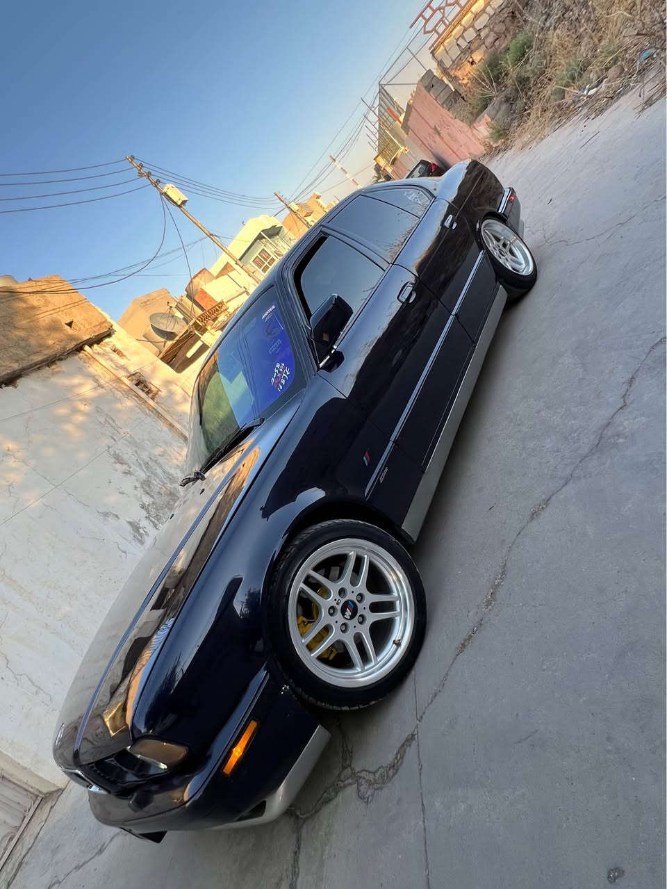 Bmw مۆدێل 1993
ئارمی پلاستیک هەولێر
سعری ٤١ معامەلە 
مەکینە 525 تۆماتیک بێ دیجیتال
گێرو مەکینە بەشەرت 
تەقەو رقەی نیە 
موسو براوەی نیە 
دەعمو لیدراوی نیە 
مواسەفات:
٤ جام کارەبا 
تەبریت ساردو گەرم
پێش گەورە 
لایت ئەلقە 
کامل پشتو پیشو ویل هەمو گیانی M
تایەکانیشی نوێن 
ناوغورفەی نوێ سفر سفر تازە گۆراوە 
*********** كويسينجاك, أربيل
