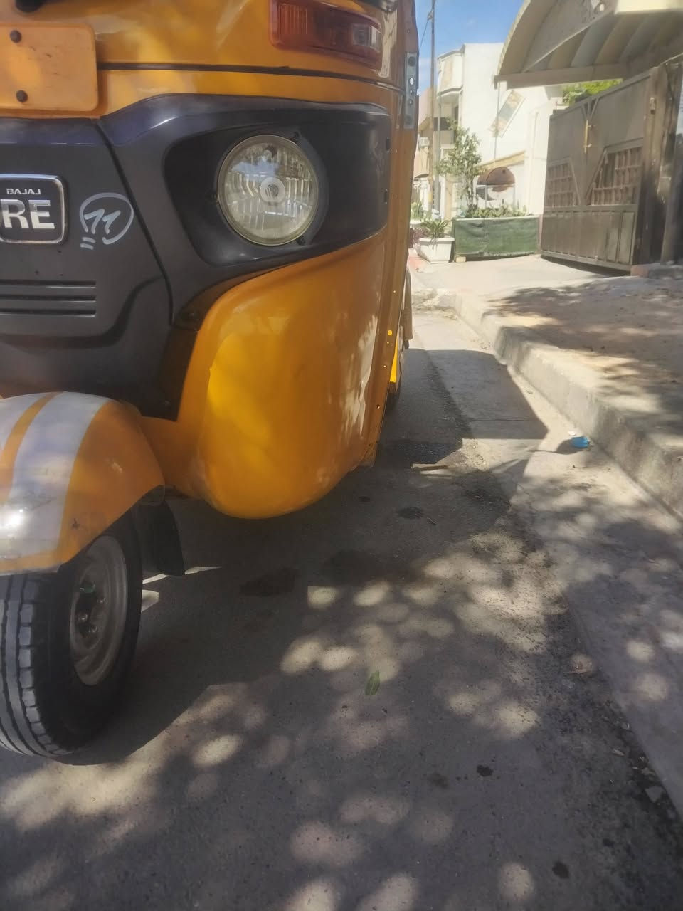 سلام عليكم تكتك 21تكتك مثل ما واضح كدامك نضيفه واي نقص مابيها يعني تاخذها بوجهك للشارع تخم تاير جديد جادر جديد تغليف كشنات ونايلون رقمي متوفر وتساب وعل خط ***********
