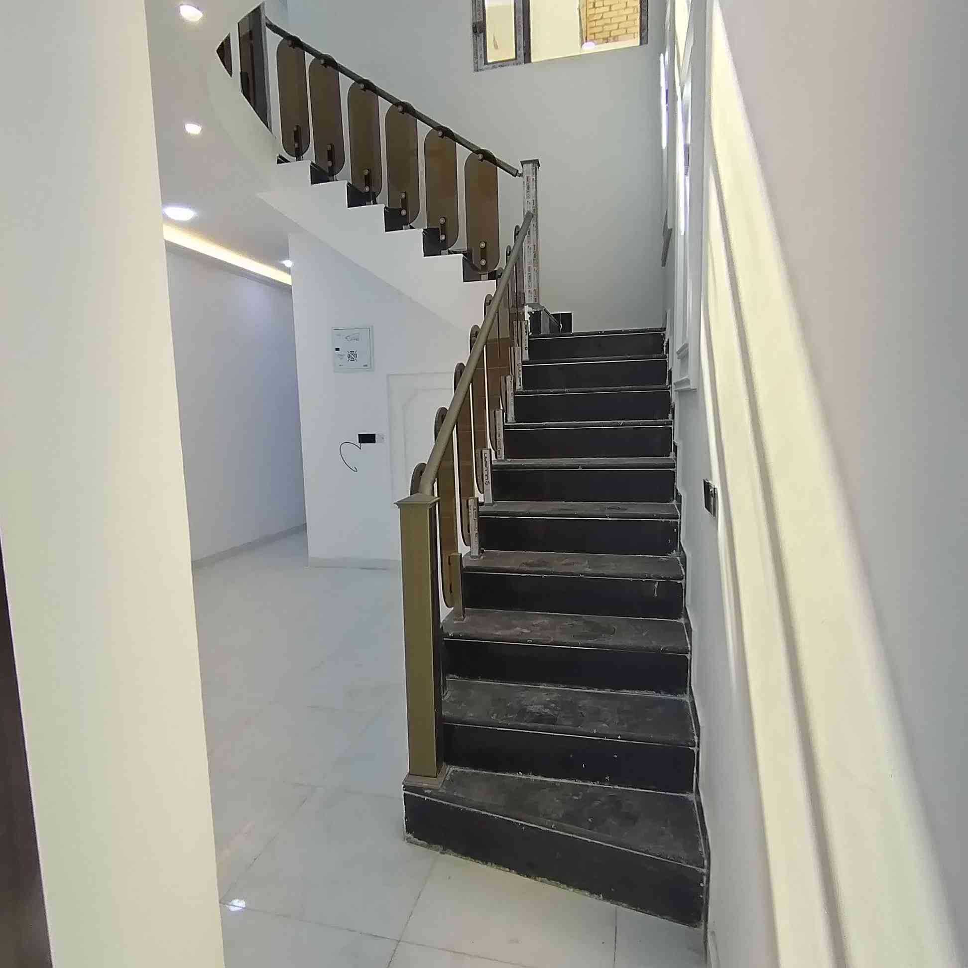 _دار للبيع في الخاجية_
_المساحة:_ 100 متر
_الموقع:_ خلف مدرسة النوافل، بصف الركن عن شارع القسم البلدي
_المواصفات:_
- طابقين
- 3 غرف نوم
- بناء جديد
_للاستفسار:_ *********** (بأسمي مباشر)
