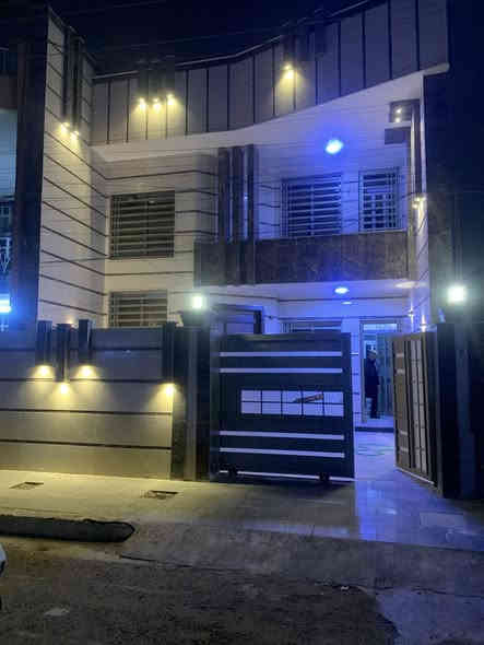 البيع دار مساحه 150وجها 7ونص
حي الاعلام الشباب خلف سوق اميمه
طابقين بناء درجه اولى ارضيه 
كل لبيت مرمر +جبسن 
عرض شارع 20
يحتوي ع 4غرف نوم 
طابق اول صاله ومطبخ حولي غرفه نوم وخدمات
طابق ثاني غرفتين نوم وخدمات 
اتصال ع ارقام 
***********
***********
