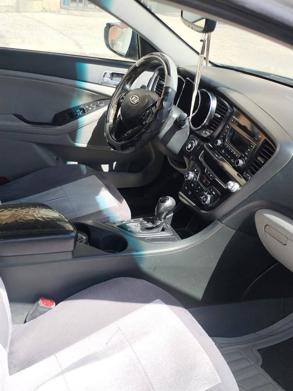 سلام عليكم اوبتما (2011) امريكيه السياره سلفريه رقم دولي الجديد انبار مميز بدون حادث داخله   لغد شاصي كفاله اهنا صار بيها جراد بلبنيد والجاملخ ونصبغن فقط كير مكفول والمكينه شغاله بس ساطره  لا تبخير ولا تنقيص
عليها ادامه كامله نوزلا وبلكات وفيتبم 
تخم تاير جديد
تحكمات ستير 
اشاير بلمري 
تبريد قطعتين 
كشنات جلد 
كرسي السائق كهربائي 
مانع انزلاق 
لايتات تحكم صعد وتنزل
السعر ٩٨ وبيها مجال للطيبين 
*********** بغداد, العراق
