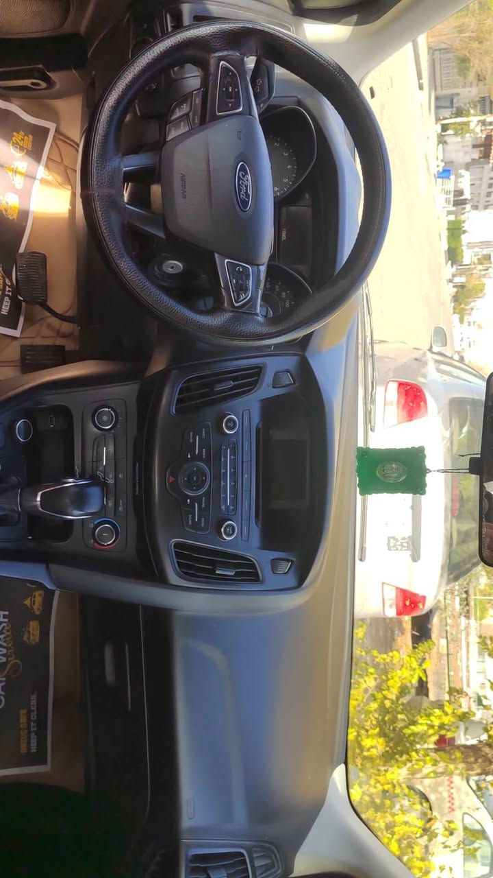 Ford focus 2017 se
دوو پارچة هةيه جاملغ و بؤنيت بةبئ ناوكرتن زؤر خاوينه بئ كيشه يه بئ ئيرباك 
***********
$85 أربيل, العراق
