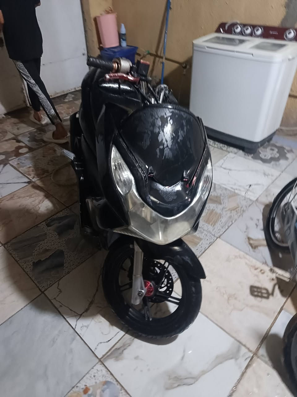 سلام عليكم دراجه بيسي اكس جيل اول دراجه حلوه ومحركها تجفيت جديد اوراقها كامله عوزها شوي ترتيبات كفرات السعر مليون وبيها مجال وذا امراوس عادي هاذا رقمي ***********
