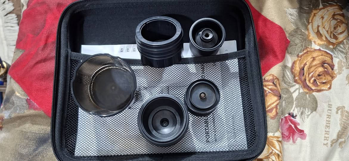 السلام عليكم مكينة قهوة محمولة تشتغل كهرباء وعلى السيارة تاخذ كبسولة صغيرة نسبريسو وكبيرة دولتشي كوستو وتاخذ بن مطحون وتسخن ماء وصلتني جديدة واستخدمتهه كم مرة فقط يعني اخت الجديدة السعر 60 الف
للحجز على الخاص
متوفر توصيل جميع محافظات العراق 5
لمشاهدة باقي الاجهزة الدخول على صفحتي


**إذا كنت صاحب هذا الإعلان وتريد حذفه لأي سبب، رجاءا أرسل رسالة إلى الدعم الفني**