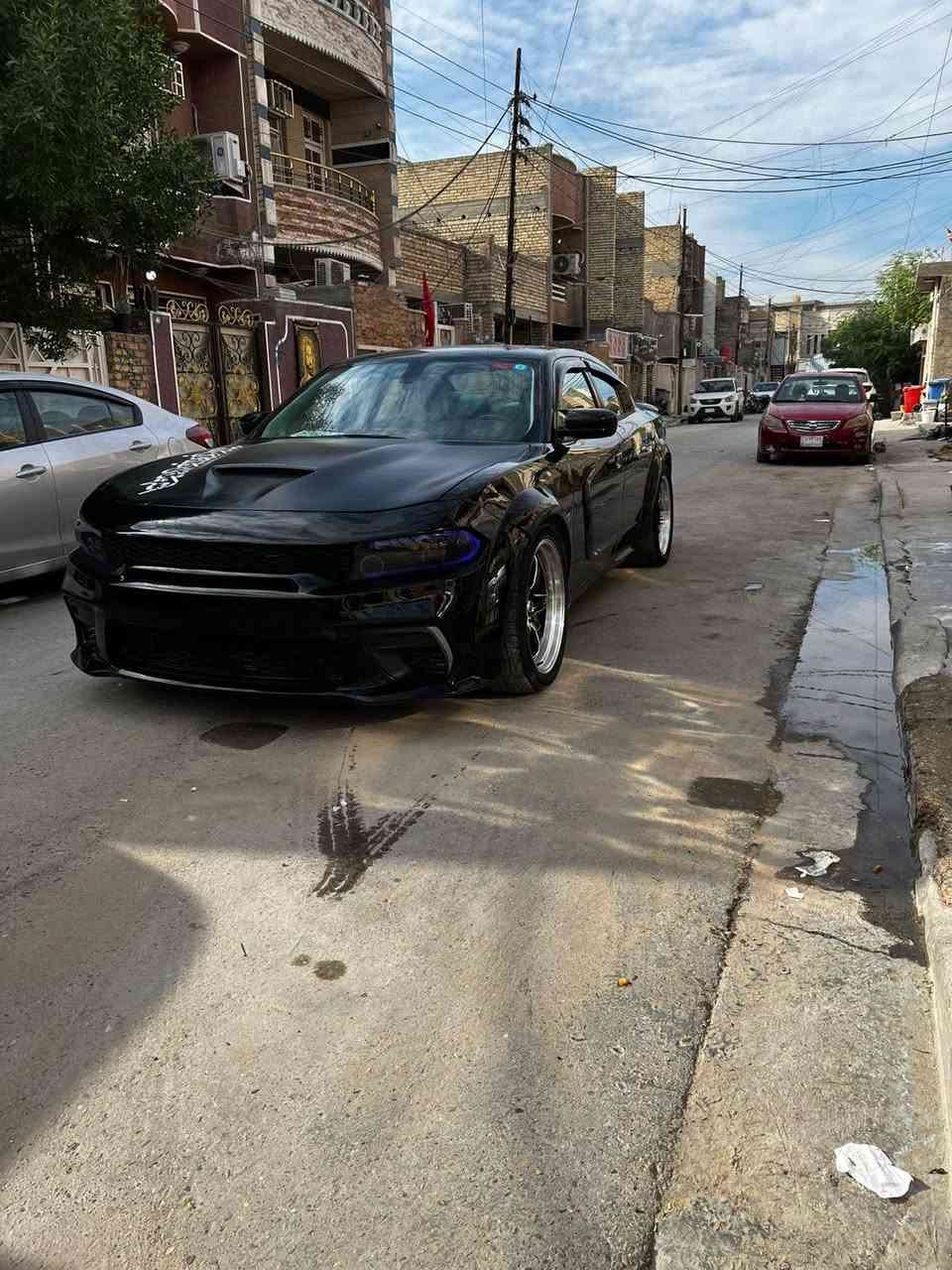 سلام عليكم *********** تصال وات ساب 
دوج جارجر مديل15راتي 5700 فول للخير عدا رادر امامي
سونار منشور  مع صور. سيارة مال جناي  
صدر جديد امامي خلفي صار 4ايام من مسويهن 
عليها كت وايد بدي 
وعليها دركة ار بي
عليها نانو سيارميك. ضمان 2سنة
عليها كزوز جديدريمونت شركة امريكية صوت حلو
ويل جديد مصار شهر من شادة 
غرفة جديدة يم حسين شمارة 
سيارة هواي بيها شغلات.تحديث. 
سعر 169بيها مجال 
مكاني بغداد الشعب
