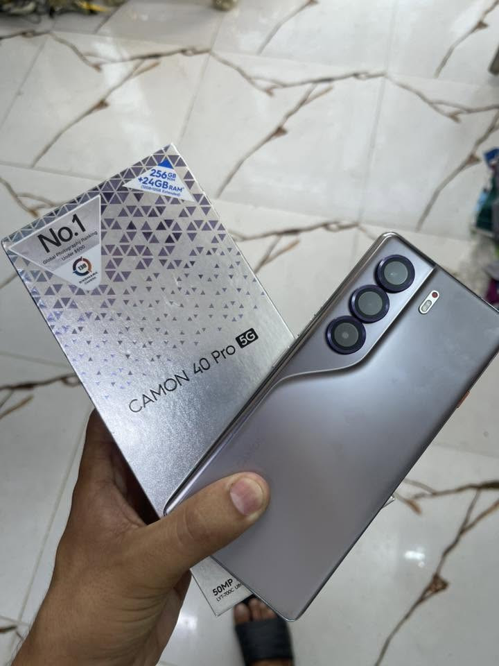 تكنو كامون 40 برو 5G
ذاكرة 256 العشوائيه 24
كامل ملحقات كارتونه وشاحنه وسماعه 
السعر 350 
واتساب ***********
