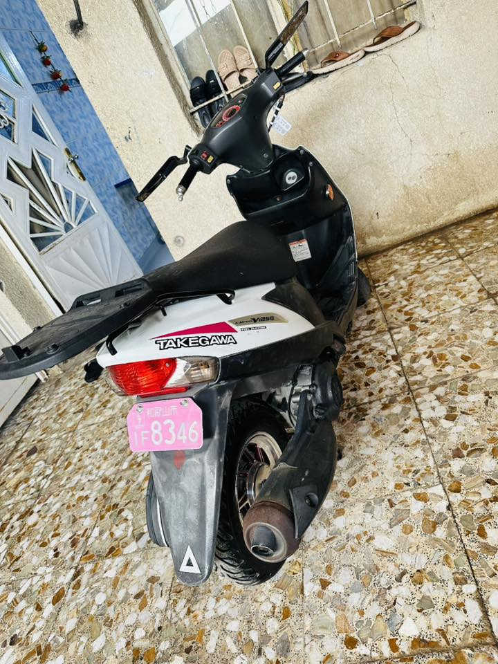 دراجه ادرس ياباني كفاله عامه تجي وتفحص وين ميعجبك وديه وجيب وياك مصلحين دراجه رمه مصارله شهرين ارقى دهن اديرله وبانزين غير المحسن ماديرله سعر خابرني او راسلني بخدمتك ***********
