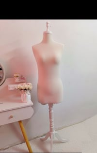 مانيكان اسفنجي للتصميم و العرض قياس ٣٨  السعر ٥٠  للحجز الاتصال بالرقم...