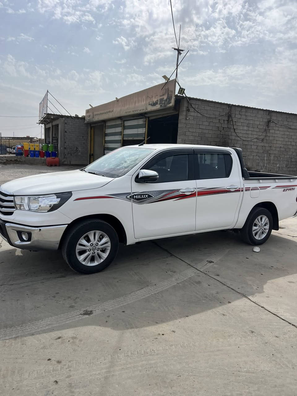 السلام عليكم.                                                         تويوتا ساز مواصفات معروفة فول موديل 2024 
رقم اربيل تحويل او وكاله على وضع شركه مكفوله من شخط ماشي 17 الف يعني اخت الزيرو 
مكان ناصريه شراي يتصل سعر 300 وبيه مجال حك الجيه ترهم مراوس TR فقط ***********
