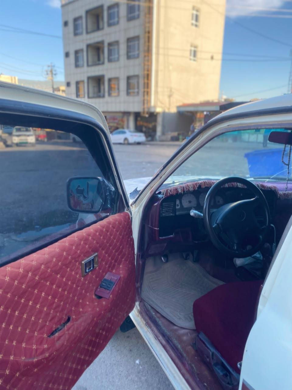 پیکاب دێر2006 سەیارەکە مەنەفێست و پاکانەی سۆرانە مەکینە کابرێتە کابرێتەکەی نوێیە ماوێکە بۆی بەستراوە گێر و ئەکسل و مەکینە بەشەرت تەنیا مەکینە تۆزێک سەرفی هەیە سەیارێکی پاک و خاوێنە تەنیا لێدراوی سەکنی هەیە شانەکەی زۆر جوانە دەعمێکی خەفیفە پێش پشت کەپس ناو داخلێکی جوانی هەیە شوێن سۆرانە سەوداش دەکەم بە قەمەرە نرخیشی 30وەرەقە مەعامەلەشی تیایە ماڵی کاسبیە ڕەقەم مۆبایل***********تیبنی چەند پارچەیەک سبوغی هەیە نازانم چەند پارچەیە بزەبد سوران, أربيل
