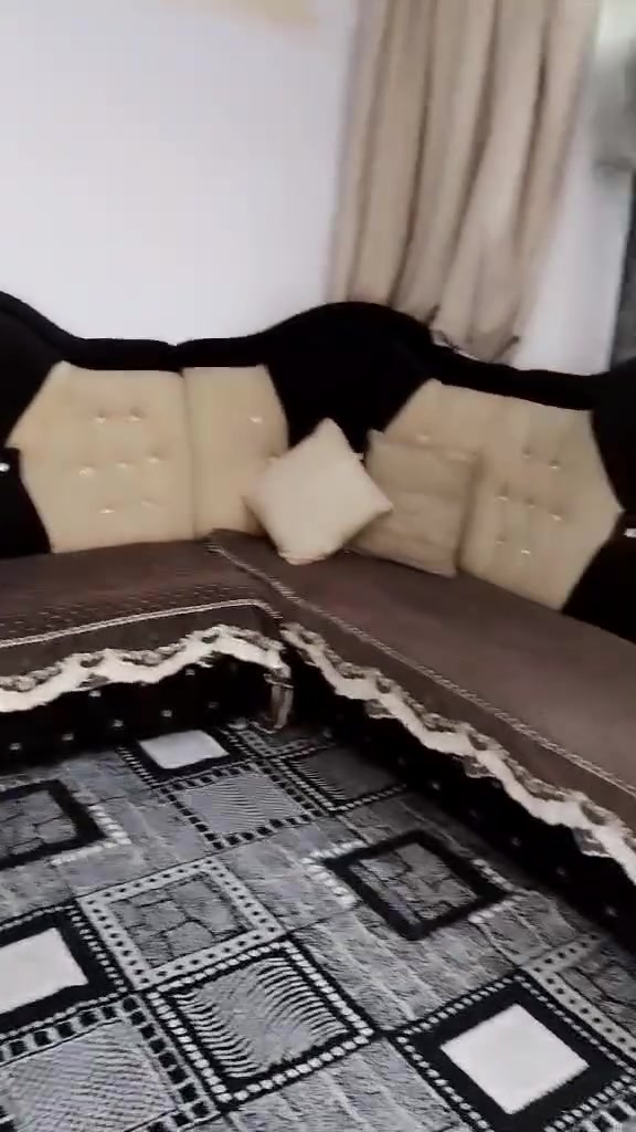 للبيع ديوان عراقي 9 أمتار نظيف مابي اي كسر 
    السعر 550 الف 
  المكان حي صدام


**إذا كنت صاحب هذا الإعلان وتريد حذفه لأي سبب، رجاءا أرسل رسالة إلى الدعم الفني**