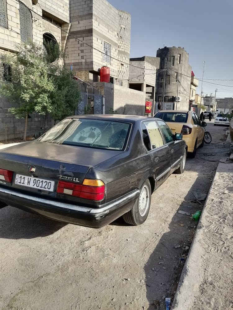 بي ام دبليو 735 iL موديل 1991 مكفول سيارة كاملة مكملة نقوصات بسيطة. تبريد ثلج حدادية جديدة مكينة وكير مكفول. مكينة ٣٥ مفتوح ٦سلندر باب طويل السيارة. نقوصاتها بسيطة. ضربات بالبدي بسيطة. مكانها البصرة ابو الخصيب.  راعيها بالبصرة بيع او مراوس حسب القناعة سعرها ٤٥ ***********

