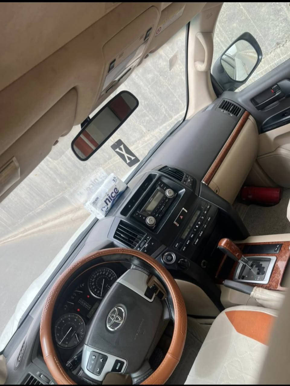 تويوتا لاندكروز موديل ٢٠١٢ بريم 
كفاله عامه عدا باب كلير فقط شرط السونار
محرك 6 سلندر ماشيه 145 الف
جاهزه محرك كير حدايه تخم تاير 
عنوان بابل تلفون *********** سعر 310
