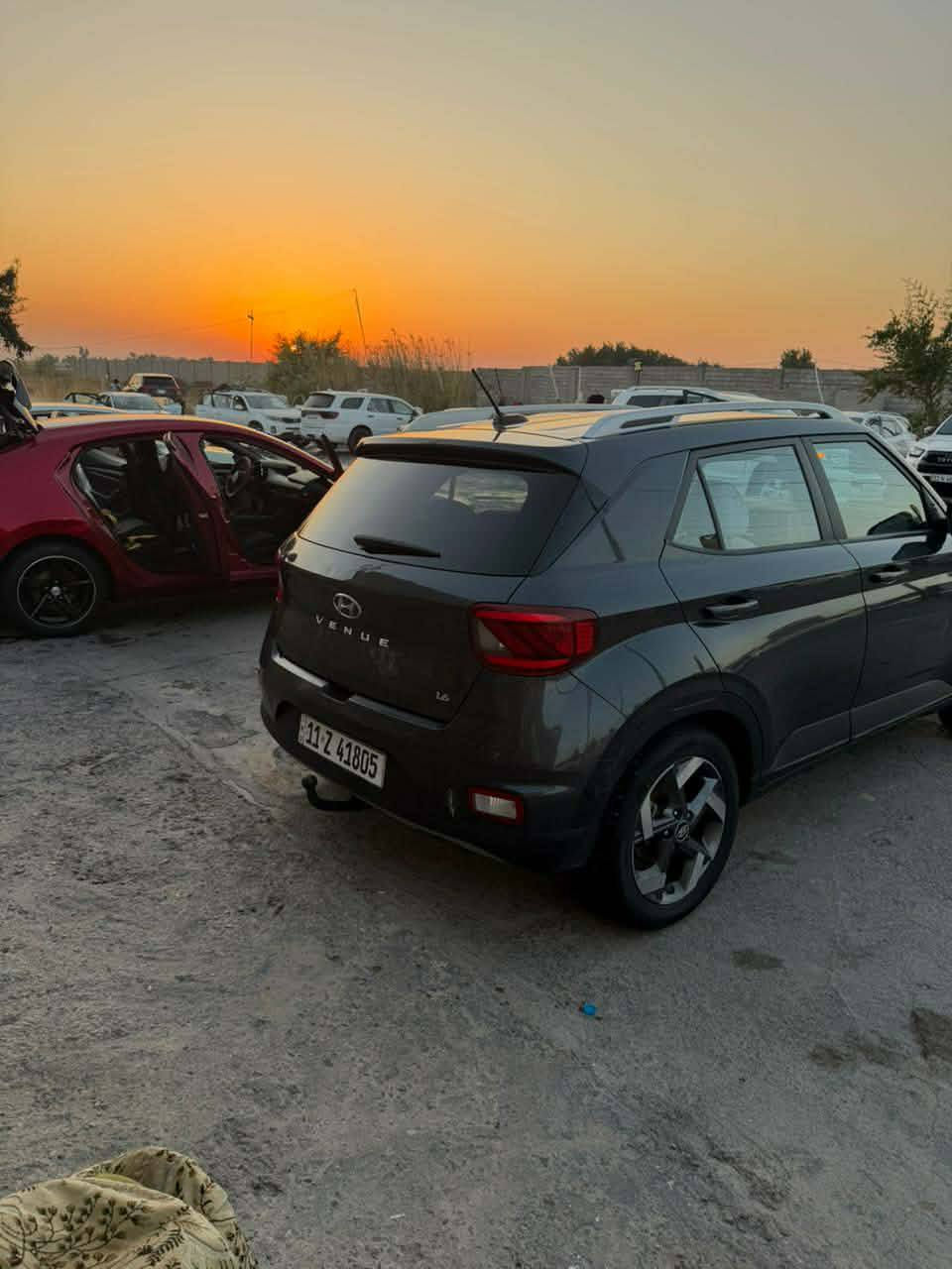 السلام عليكم
هونداي فينو 2024 خليجي 

مكينه 1600
حادثه بابين  فقط
مواصفاته حلوه ومعروفه 
حساسات امامي خلفي + بصمه تشغيل وتشغيل عن بعد + شاشه + كامره خلفيه + تحكم جيهتين 
السياره مرقم بغداد باسمي تحويل ثاني يوم 
سياره جديده مال بيت مابيه نقص كلشي 
السعرر ( 130) وبيه مجال 
الشراي يتصل ***********
مكان السياره واسط
