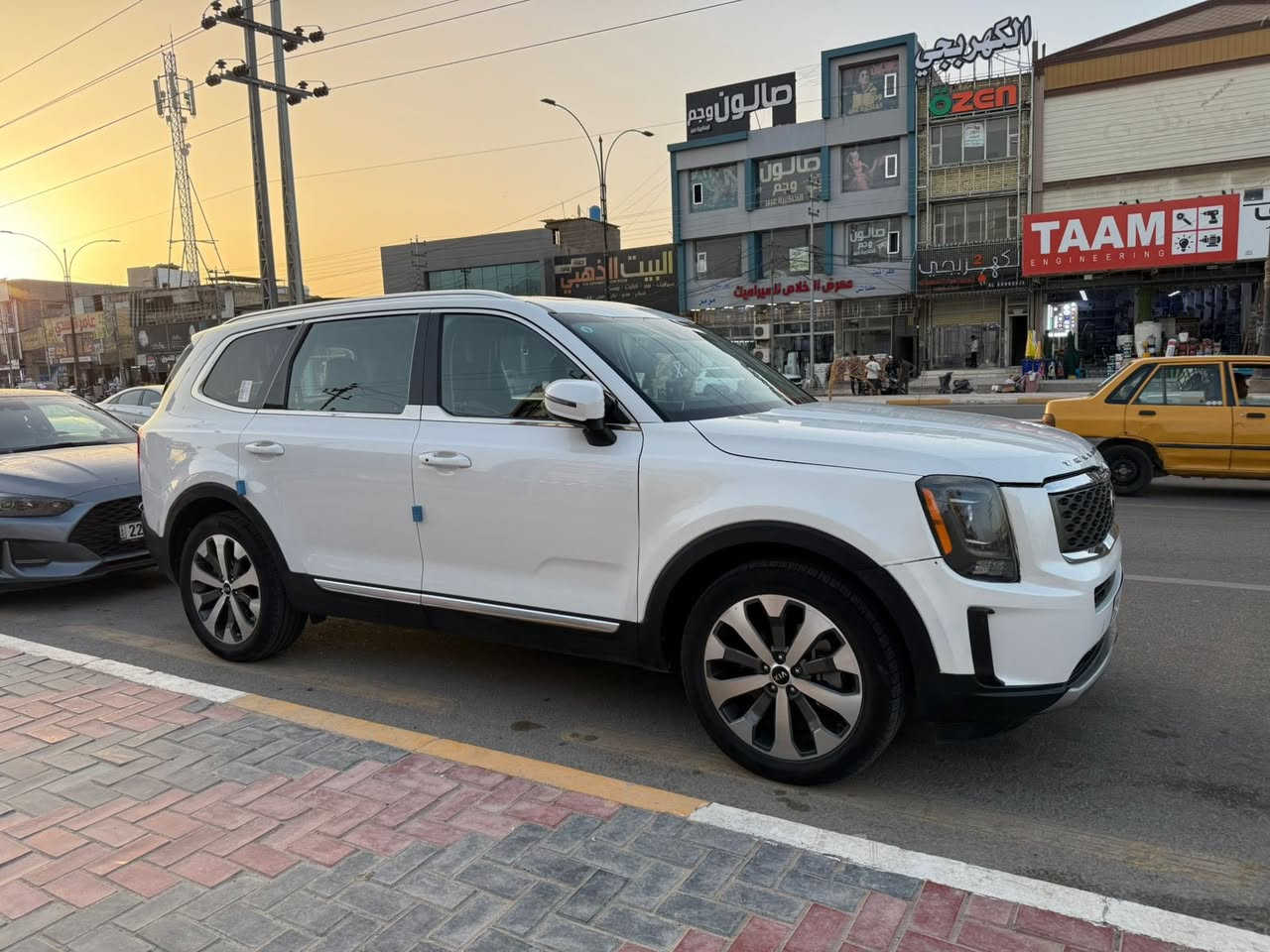 KIA TELLURIDE 🦍🩶
كيا تيلورايد موديل 2020 وارد امريكي 
لون ابيض رقم بغداد ماشية 140 كيلو متر

مـواصـفاتها EX :
📍6سلندر 3800
📍فتحة
📍بصمة
📍كشنات كهرباء
📍 كشنات تدفئة تبريد
📍تحديد مسار
📍كشنات جلد 
📍كشنات vip
📍مانع تصادم امامي/خلفي/جانبي
📍اوتو هولد
📍اوتو ستوب
📍اشاير بل مري
📍لايتات امامي خلفي LED 
📍4وضعيات قيادة SPORT/ECO/COMFORT/SMART
📍مري شفط
📍جنطة كهرباء
📍شاحن وايرليس 

رقم الشاصي:
5XYP34HC1LG056572

ايرباك ستيرن فقط

***********
***********

مكان السيارة كربلاء
