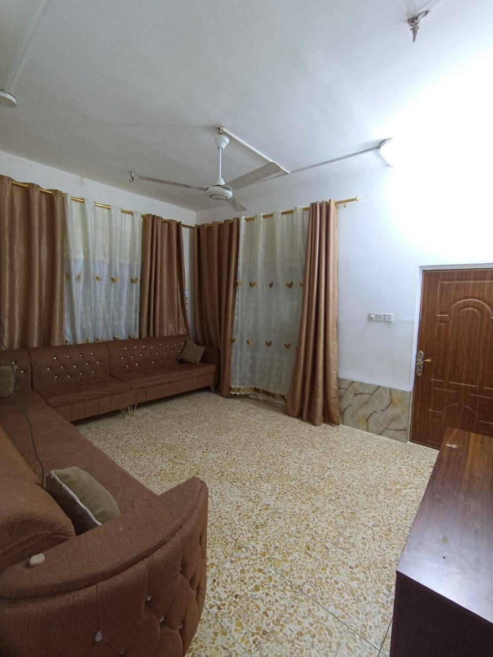 🏠 للبيع بيت في كربلاء
📍 قضاء الحسينية – حي الرسول
📌 قريب من مستشفى الحسينية

▪️ المساحة: 200 م²
▪️ غرفتي نوم-2
▪️ صالة – مطبخ –استقبال_ حمام+كراج
▪️ موقع ممتاز وقريب من جميع الخدمات مدراس ومستشفى

▪️ البيت صالح للسكن

📞 للاستفسار التواصل خاص أو اتصال

*********** وتساب

نستقبل كافت العروض للبيع وشراء العقار في كربلاء قضاء الحسينية
