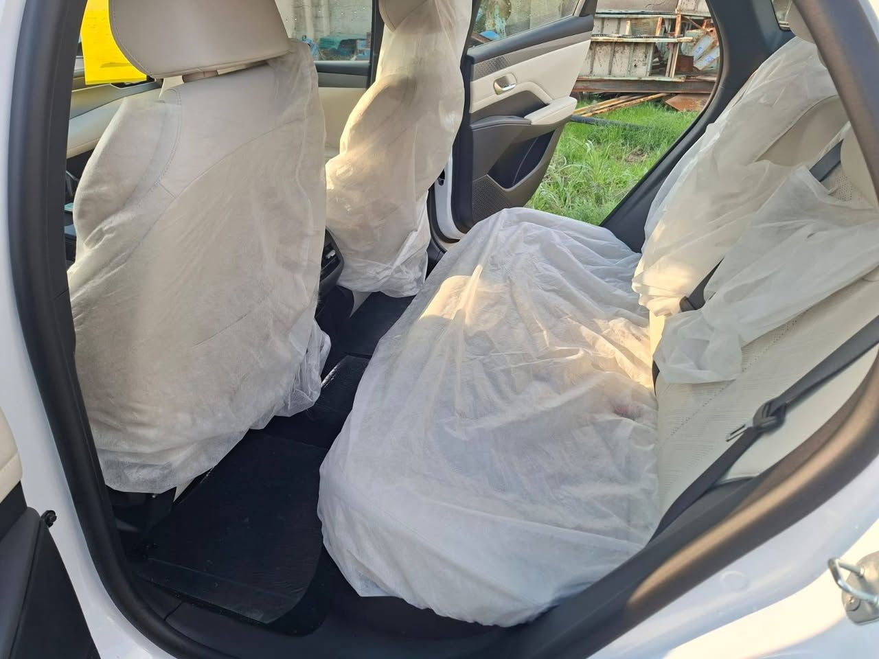 سلام عليكم عروض نهايه السنة جن كلاس ابيض داخل ابيض المميز سعر ١٧٤٥٠ فقط  جيب وياك لا غيرها وحصل على جن بلاس  مكاني بغداد  يرموك  رقم هاتف ***********
