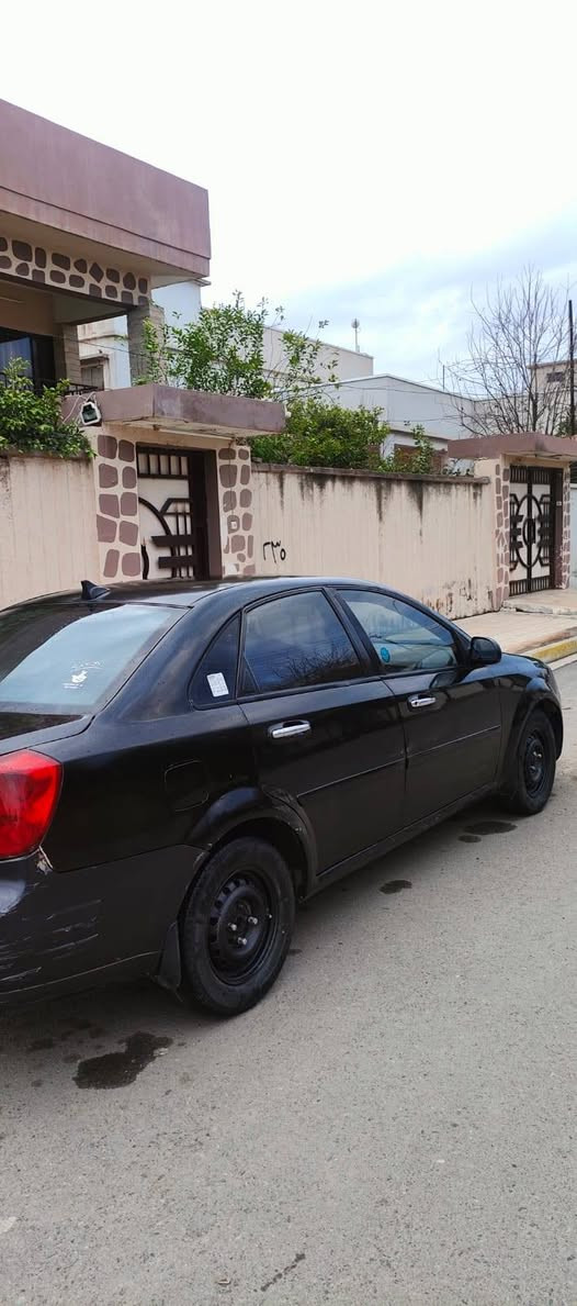 السلام عليكم
اوبترا للبيع... 
موديل 2007 
سياره اسمي 
كوبون بانزين بيها 
سياره مبدل سقف بسبب تحرير فقط 
مبدل جاملغ اليمين نفس لون 
كير عادي 
كير مكينة صافيه
طخم تايرات جديد 
سياره جاهزة كامله
سعر....62 بيها مجال بسيط
*********** ...للتواصل
