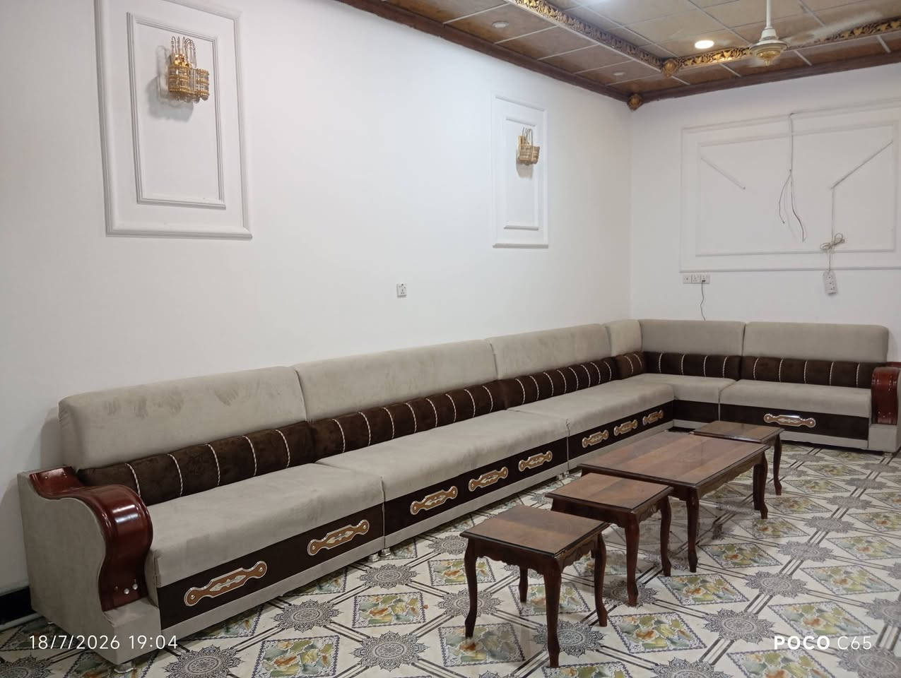 السلام عليكم
تفصيل التخم والديوان حسب الطلب بإجود خامات القماش ..واجمل الاكسسوارات 
صيانة التخم والديوان ،(نجارة ودوشمة متكاملة )
حسب الطلب والإختيار يتوفر كادر للعمل الموقعي للقياسات الكبيرة ، كل الي عليكم هو التواصل معنا عبر الماسنجر أو الواتساب -***********
