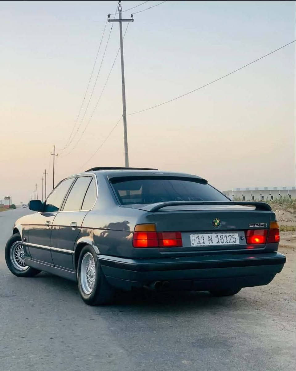 سلام عليكم للبيع
BMW

وارد الماني 🇩🇪

‏525i 

مكينة مفتوح 

كير محرك مكفولات  

 مصبوغة عام جمالية 

كشنات جلد 

فتحت سقف طكتين 

لايت زنون 

دعامية امامية M

تخم تاير جديد 

ويل خلية جديد 

رقم بغداد جديد انكليزي

هزة جديدة 

السيارة جاهزة 

موديل 90

العنوان كوت واسط الدجيلي 

السعر 52 وبيها مجال 

رقم الهاتف  *********** 

خاص مفتوح مستعجل ع بيعته
