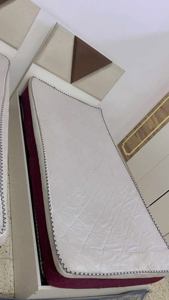 اسرى للبيع مع دواشك سعر سرير واحد وي دوشك 
60 شراي واتساب 
***********
بغداد الكاظميه
