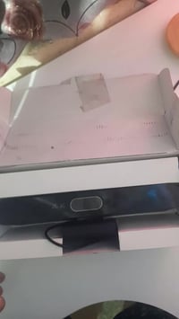 الكامره معطله • سبيكر ومايكات شغّاله • ريموت شغّال