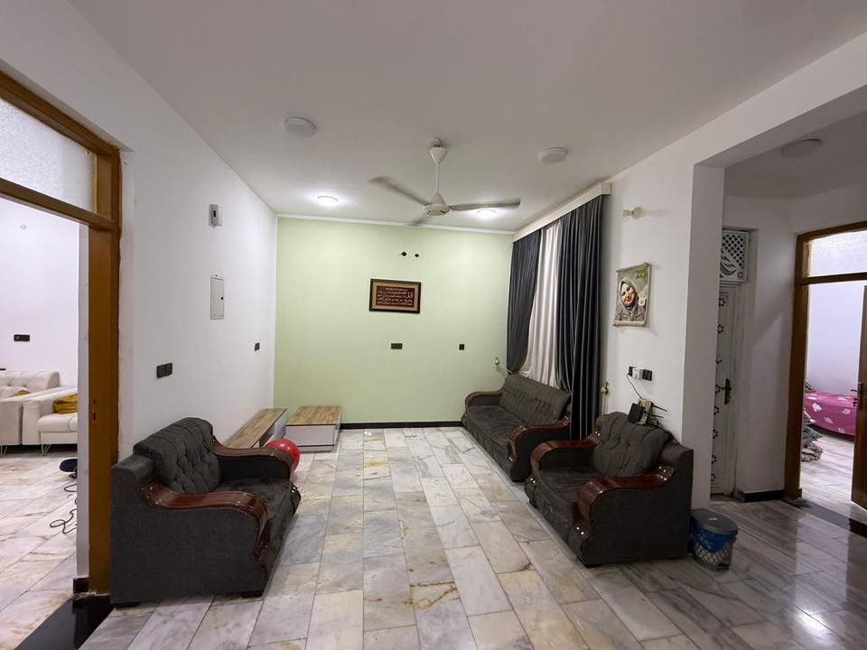 الدار للبيع مساحه 200متر صوب الشاميه المنصوريه مجمع القضات بناء درجى اولى طابق واحد مطلوب مبادره 130مليون تتحول على المشتري او يسددها البائع حسب الاتفاق السعر الكلي 400مليون مؤجرحاليا ب 750
رقم العقار 44/756
***********
