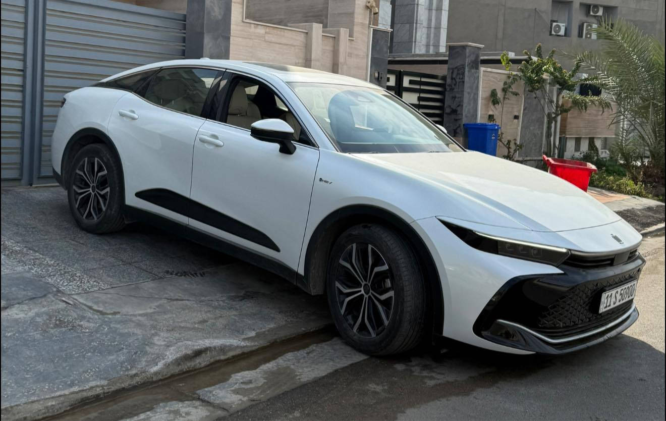 السلام عليكم تويوتا كراون ٢٠٢٥ خليجية وكالة عبد اللطيف داخل صيانة ساز بلكامل مكفولة حتى من الشخط رقمها حلو ومكرر وباسمي فول موصفات بريميوم كشنات جلد وكهرباء الامامي والخلفي وحساس امامي وخلفي وبردة كهرباء فتحه شاشة كبيرة رادار توقف ذاتي السيارة فول موصفات السعر 36500 دولار التواصل ***********
