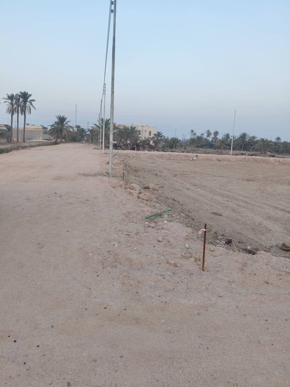 تم فتتاح ارض جديد في شط العرب الجزيرة منطقة اليوبه نزلت محمود شبر تبعد عني الشارع العام 200 م الارض ملك صرف زراعي بسم عراقي وكالة ومكاتبة ونسخة من الطابو
الارض مقسمة من 100 متر لحد الدونم للاستفسار ***********
