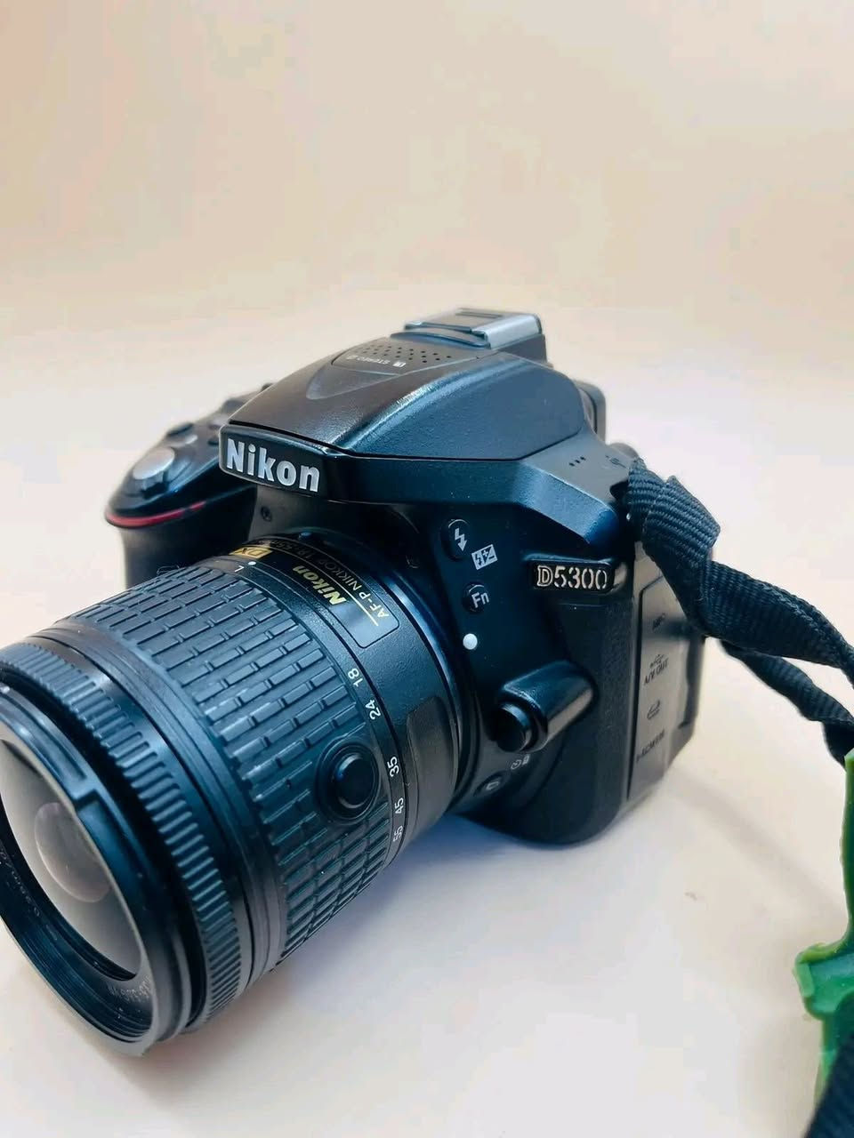نيكون 5300D #للبيع استعمال شخصي 

الملحقات 
عدسة 55.18
شاحنة
بطاريه
جنطة
حزام كتف
نضافه 99 بالميه 
السعر 330 الف وبيها مجال بسيط 
متوفر شركات توصيل


**إذا كنت صاحب هذا الإعلان وتريد حذفه لأي سبب، رجاءا أرسل رسالة إلى الدعم الفني**
