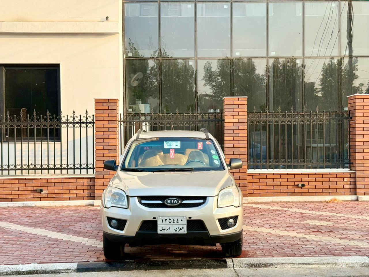 سلام عليكم للبيع سبورتج مديل 2009 وارد خليجي سياره بيه صبغ 3 قطع والباقي مكفوله مكينه وكير مكفولات حداديه تخم تاير تبريد ثلج موصفات تحكم ستيرن شاشه كامره حساسات شاير مري مثبت سرعه داخل بيجي ويل كب كروم يداد نيكل سياره جديده وجاهزه من كلشي وشرط سياره احله من صور السعر 95 وقابل التفاوض الستفسار نتصل ***********مكان سياره كربلاء مكلف بلنشر
