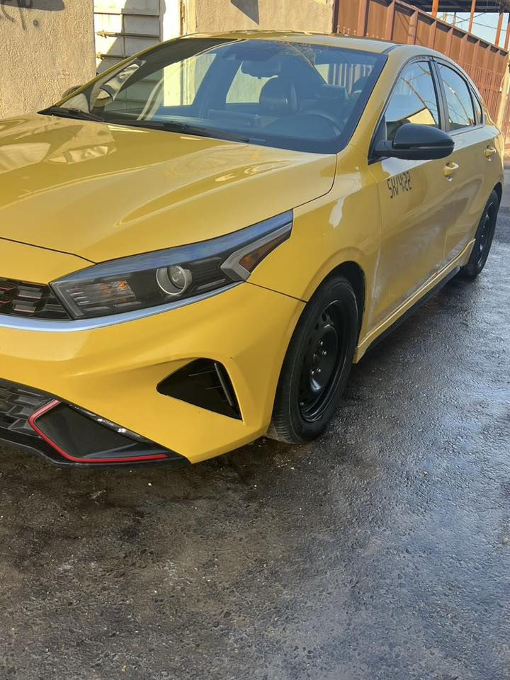 كيا فورتي وارد امريكي موديل 22جيتي لاين  فول عده فتحه  موصفات معروفه  محرك الفين دوش. كير سفتي كلشي على وضع الشركه سياره محافظ عليه تخم تاير باتري  صدر مع مشط بجم وطنطه. كبس حادث جانبي امبدل بابين سايق والورى اصلي نفس لون. ستفسار عن سعر وسياره تصال على رقم ***********واتساب موجود
