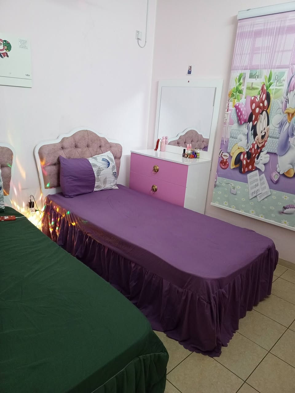 غرفة نوم للبيع بناتيه جديده استعمال قليل سريرين
بدون اي ضرر خمس قطع صناعة تركي السعر ٥٠٠
***********
