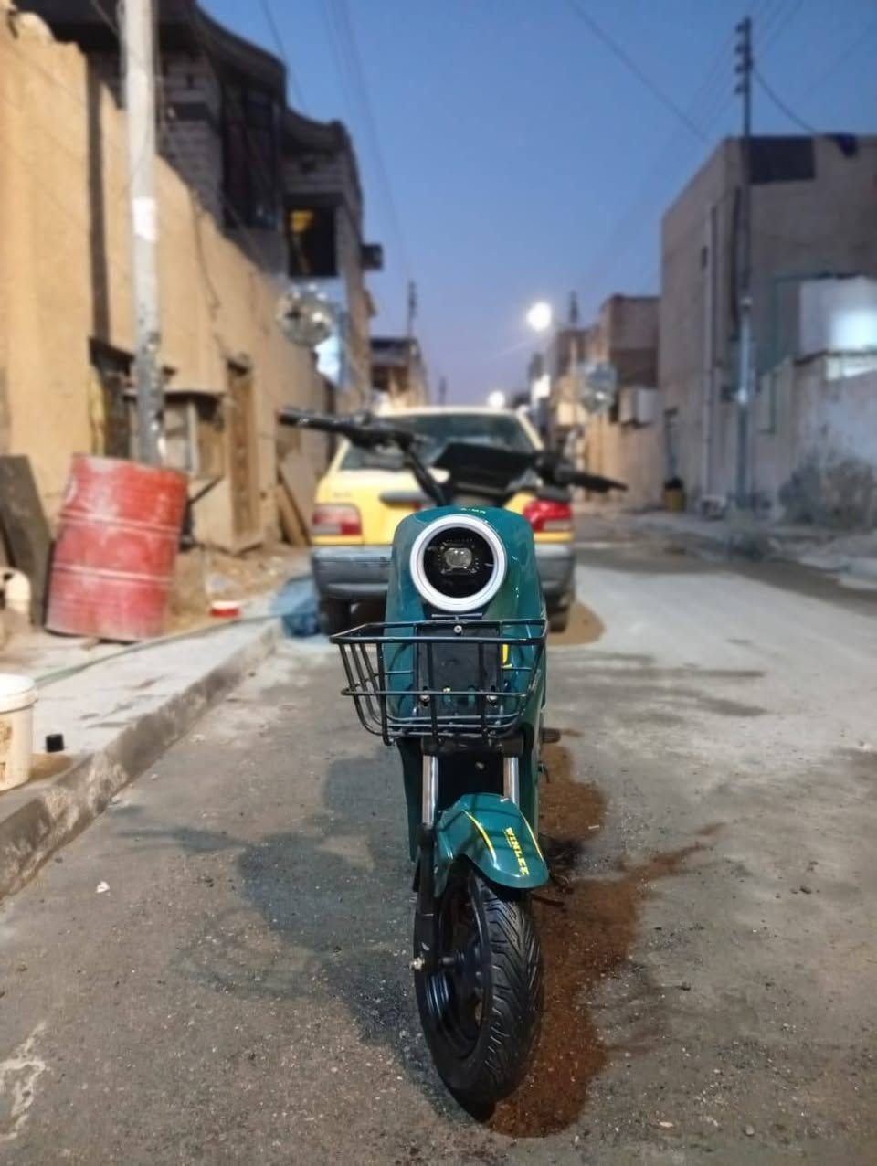 دراجة شحن ار تسعه نضيفه
خمس بطاريات 
فولتيه 32 
مكاني بصره سعر 350
بيه عطل في الاشاير فقط
***********
