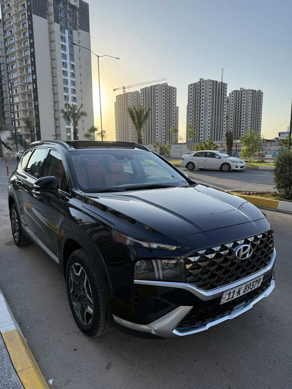 السلام عليكم 
هونداي سنتافي هايبرد 
2023موديل 
موديل كالغرافي فول مواصفات 
بانوراما 
كامرات 360 درجه 
حساس امامي خلفي
رادار 
توقف ذاتي 
سياقه اليه
جنطه كهربائيه 
كشنات تدفئه كهربائي 
فول مواصفات خنك
مكانه بغداد حي جهاد 
سعر 189 ورقه بيع او مراوس
*********** واتس
