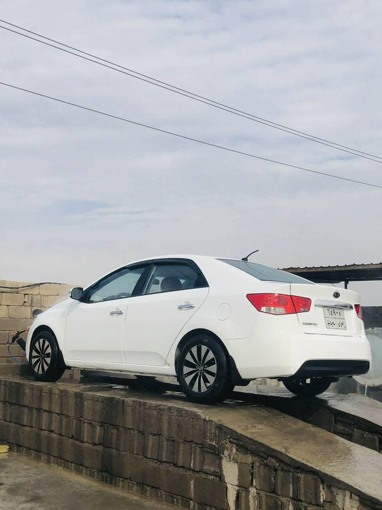 السلام عليكم 
كيا سيراتو 2010 خليجي سياره مكفوبه عدا طخه بخشم البنيد ومصبوغه كد شبر فقط السياره كلش حلو واحلى من الصور مكينه المرغوب 1600 مكينه كير بشرط ممفتوح ماشيه 180 الف كيلو بالنسبه لموديلها كلش زين  السياره مناقصها برغي مال جناي مواصفاتها العاديه معروفه مكانها ديالى جلولاء السعر 110 وبيها مجال للشرايسنويه لحد شهر 11  
***********
متواجد عالانترنيت والرقم خناقين, ديالى
