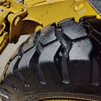 اطارات وجنوط • ٢٥ • طقم ٤