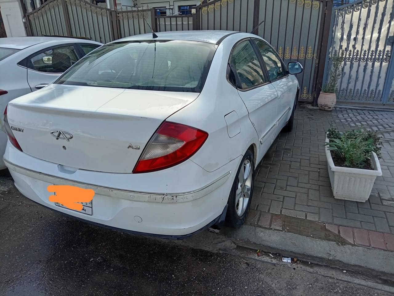 شيري A3 ٢٠١٣ رقم بغداد مشروع وطني بأسمي
كير ومكينة مكفولات
تبريد وتدفئة
حساسات خلفية 
سيارة بلادية غرفتها والكشنات كلش نظيفة كهربائيات ممتازة
بيها جاملغ وشبر بالباب صبغ والحدادية ٧٠٪
انطيك تراي للشمال سيارة مال جناي
عنواني بغداد حي الجهاد
السعر ٤٥ ورقة
***********
