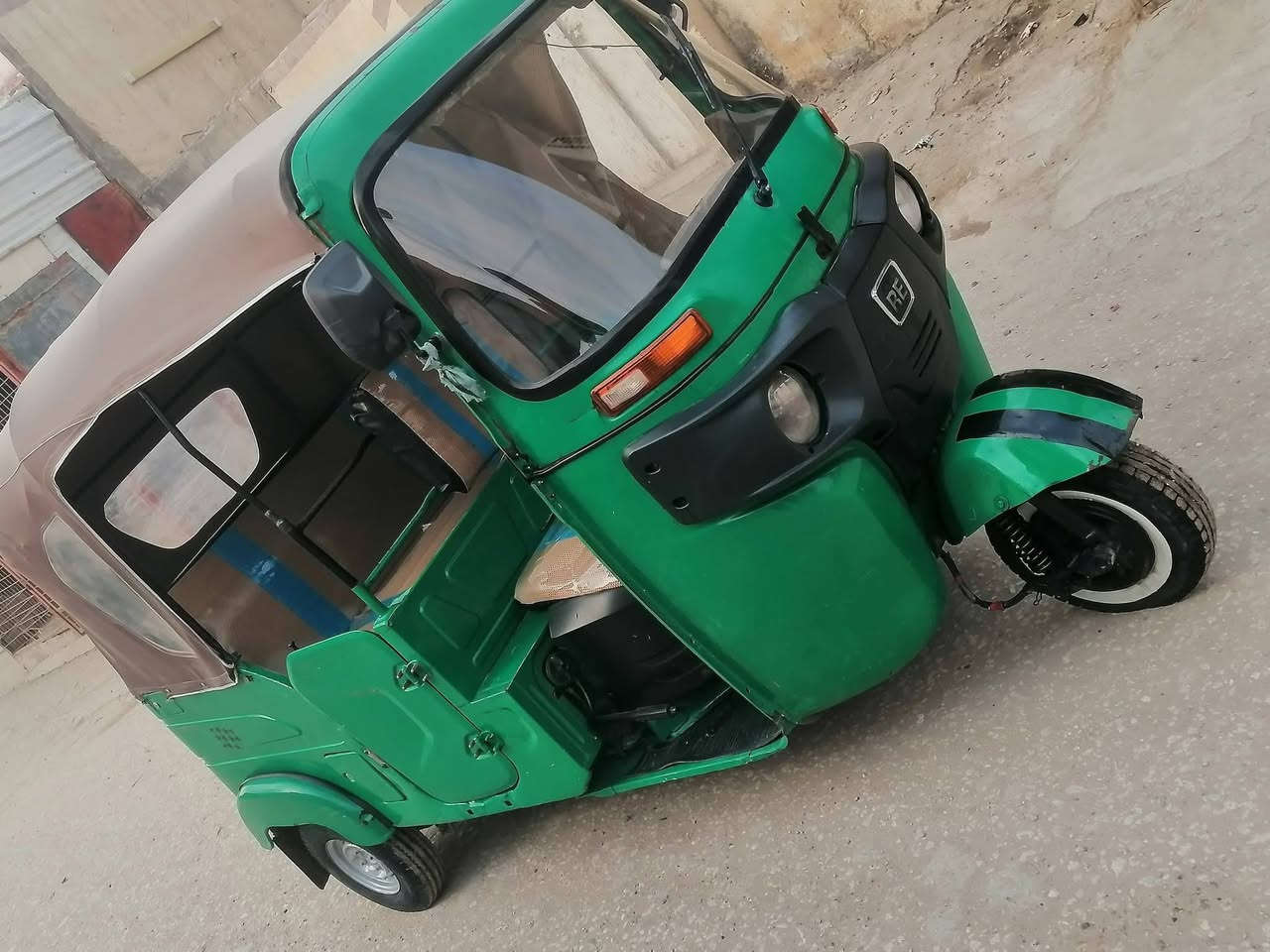 سلام عليكم شباب 22للبيع رقم تحويل مباشر التكتك معايزه كبل للشارع تخم تاير كهربايات كله شغال محرك كفاله الكشر شوف عينك بي شي قليل السعر 7800وبيه مجال قليل مكاني بابل القاسم ع (***********)
