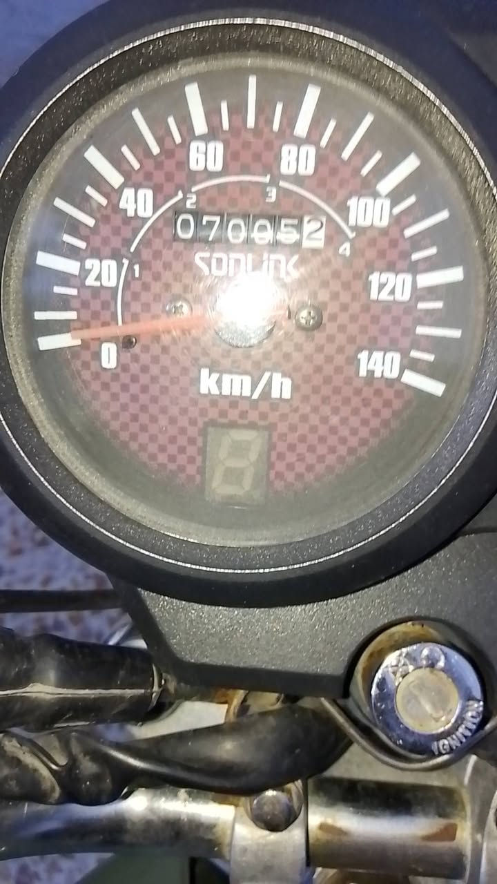 سلام عليكم
دراجه سونك ماكس للبيع موديل2024 أوراق 
مامفتوح برغي بيها مكفولة كفاله عامه 
صارلها 3 أشهر من نازلة ماشيه بس 7000 عداد حقيقي 
تحويل ثاني يوم السعر مليون بيها مجال بسيط للشراي
للاتصال ***********
