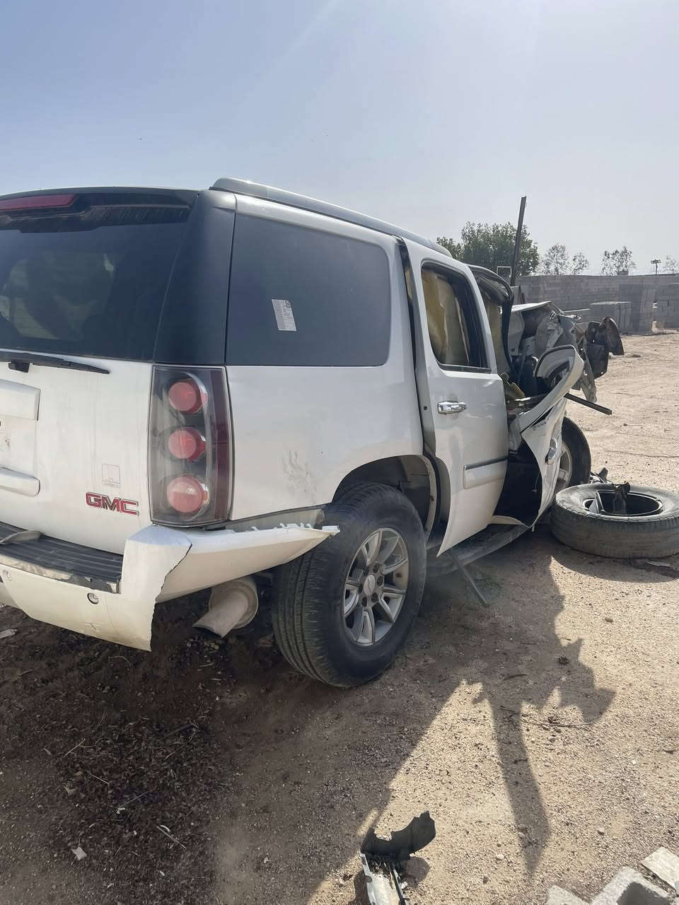 السلام عليكم البيع يوكن دنلي  2013مكلوبه محرك5300 اوكسن جديد السياره ابيعها كامله اوبييع بس ارقام عادي رقم بصره انكليزي بسمي  مكاني بصره ***********
