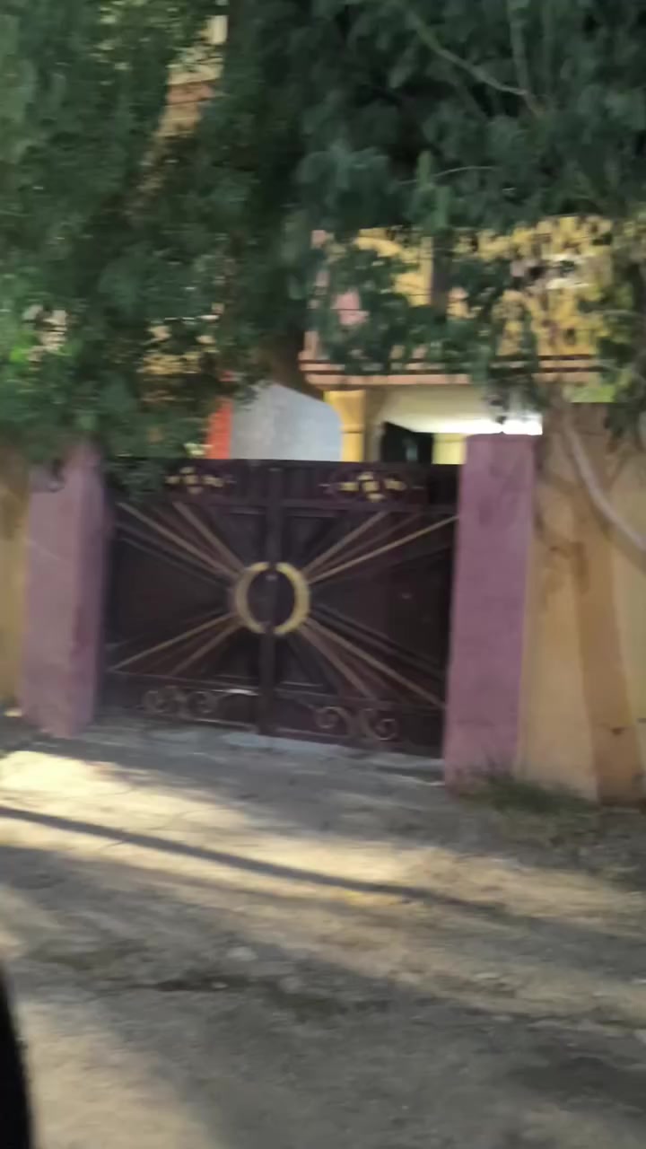 سلام عليكم دار للبيع موقع تقاطع القدس الحديدحي الملاك مدخل ثاني شارع لحجرساس  مساحته 250 متر طابو صرف  دار حالين مأجر للا ستفسار اكثر عل رقم ***********
