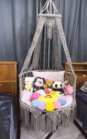 مرجوحة حريم السلطان مع الفراش مالتها
الخيط برسم حياكه 
الاصلي مو التقليد 
الحجم الواسع 
اخذتها قبل شهر ب١٤٠ 
اريدها ٧٥ الف
اخت الجديده 
العنوان جسر ديالى القديم العريفيه مقابل جامع المهيمن 
***********
